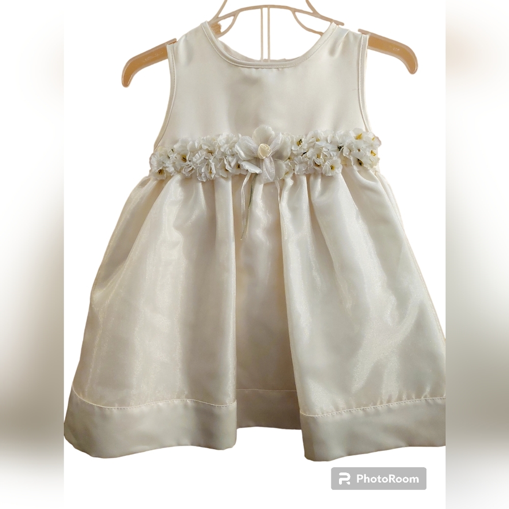 NWT Ivory 18mo formal dress floral detail button and tie back
